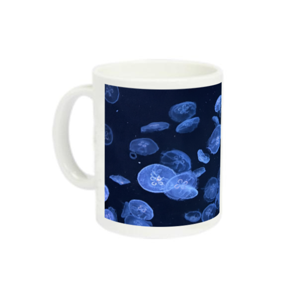 水中を泳ぐクラゲ 定番マグカップ