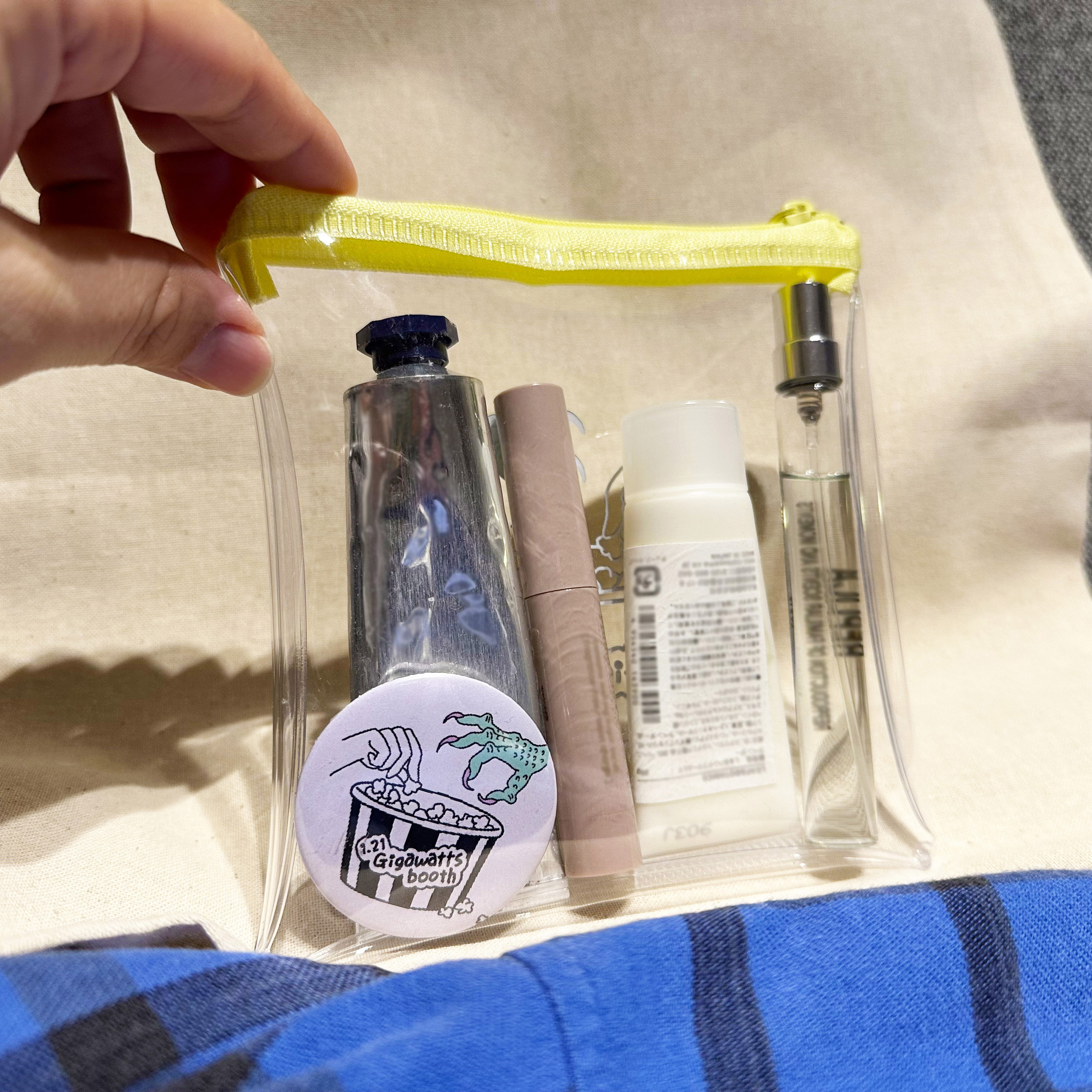 ポーチ「どっちが狙われているんでしょうね…」カラーファスナークリアポーチ（S）thumb2