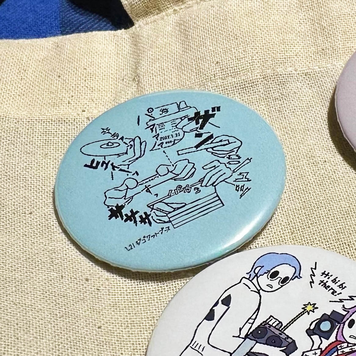 缶バッチ「これがレンタルスタッフの手さばきだ！」 44mm缶バッジ