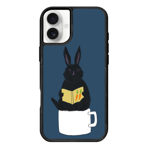 黒うさぎの読書 iPhone16Plus プリントパネルラバーケース