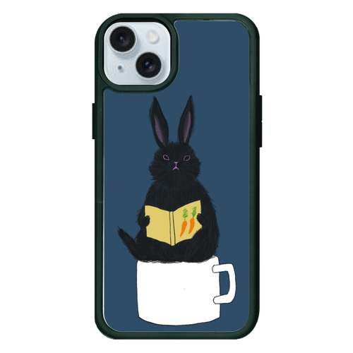 黒うさぎの読書 iPhone15plus プリントパネルラバーケース
