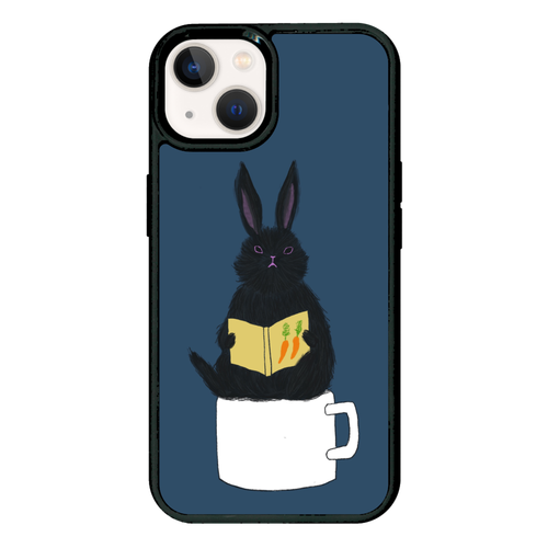 黒うさぎの読書 iPhone 13 プリントパネルラバーケース